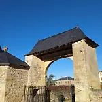Holiday home 3 Avec Piscine Au Chateau De Charbogne