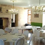 Holiday home 3 Avec Piscine Au Chateau De *