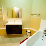 3 Avec Piscine Au Chateau De Holiday home *