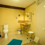 3 Avec Piscine Au Chateau De *