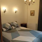 3 Avec Piscine Au Chateau De Holiday home Charbogne