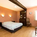 3 Avec Piscine Au Chateau De *