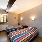 3 Avec Piscine Au Chateau De *