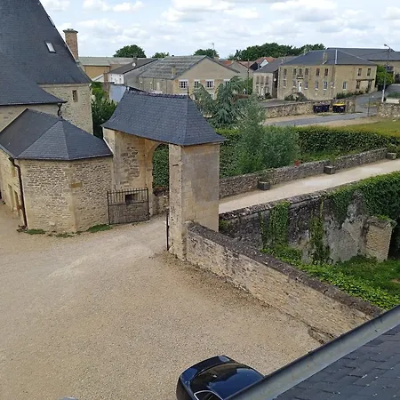 3 Avec Piscine Au Chateau De * Charbogne