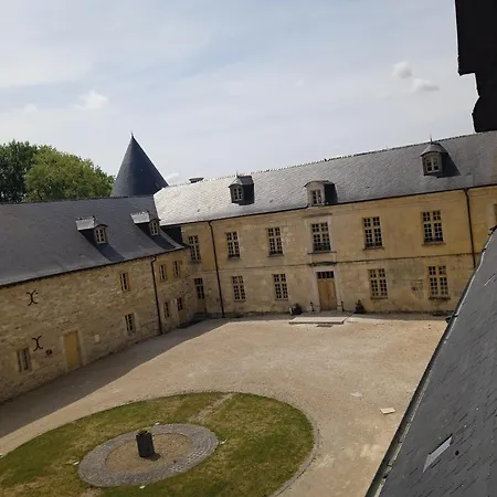 3 Avec Piscine Au Chateau De *