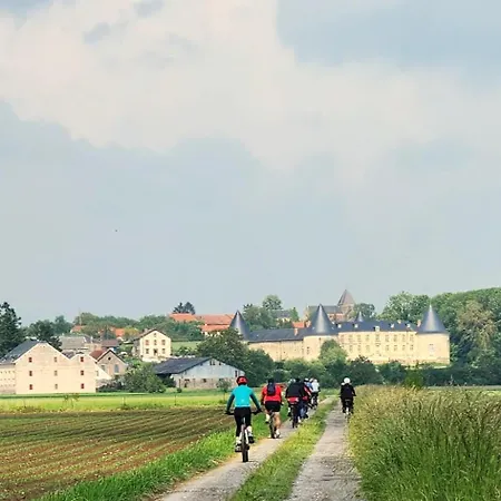 3 Avec Piscine Au Chateau De * Charbogne