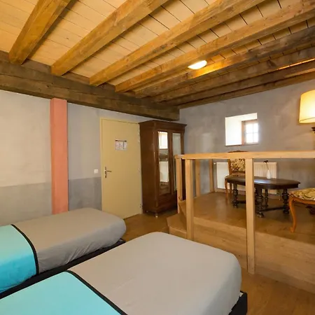 3 Avec Piscine Au Chateau De *