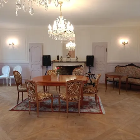 3 Avec Piscine Au Chateau De Charbogne