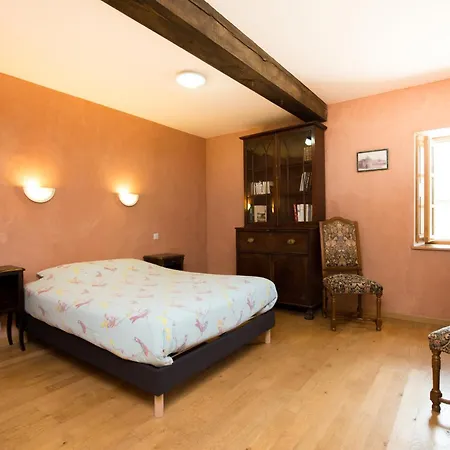 3 Avec Piscine Au Chateau De *