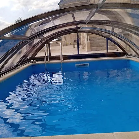 3 Avec Piscine Au Chateau De * Charbogne