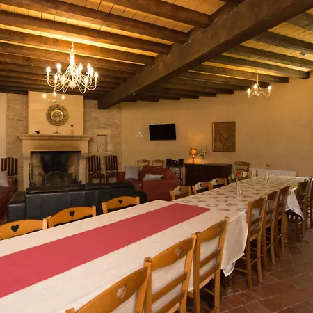 3 Avec Piscine Au Chateau De *